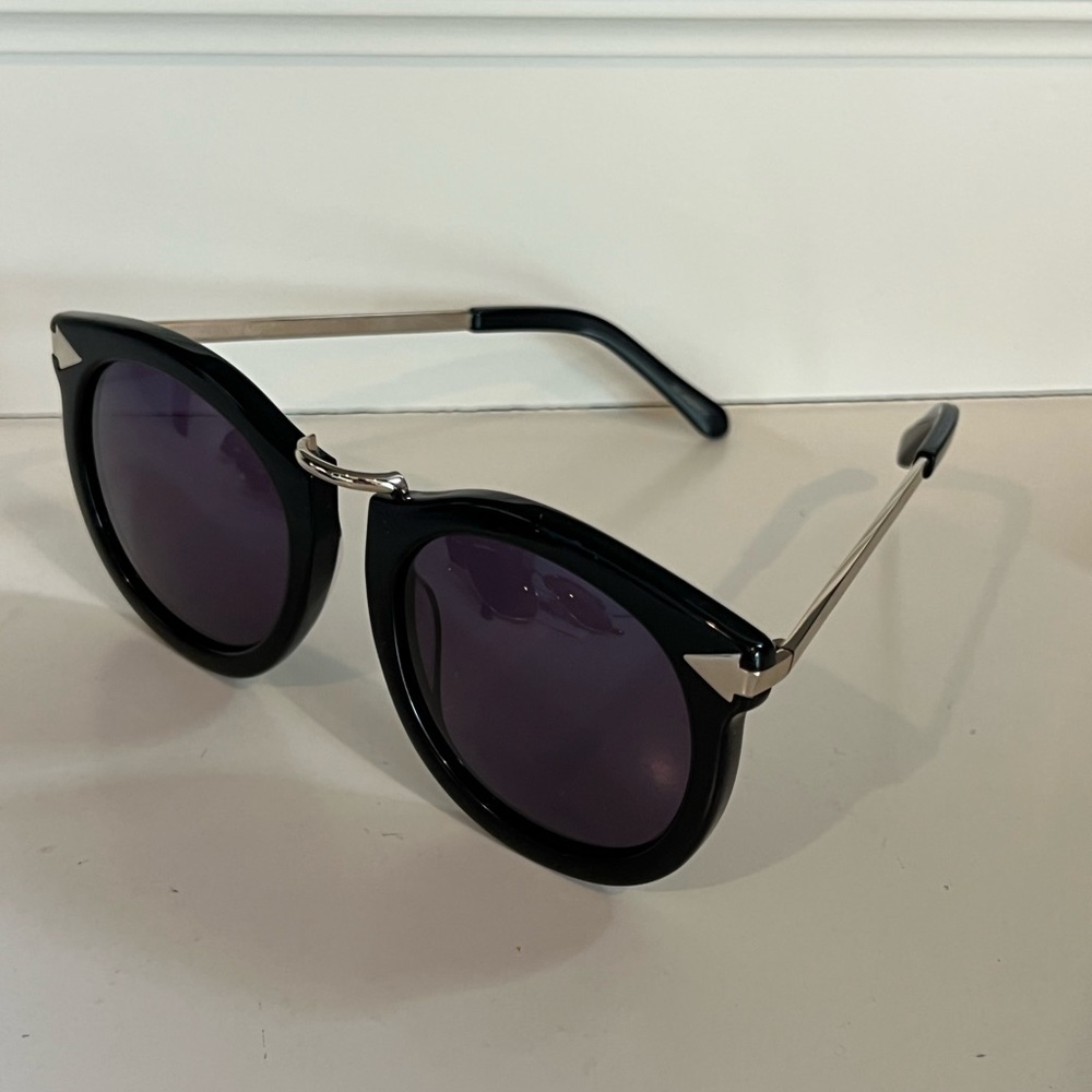 Karen Walker sunnies!